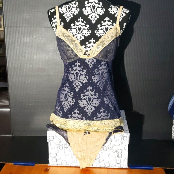 Blush. NWOT. 2-piece lace strappy cami top and thong. Navy & Gold. Size LG. - Picture 1 of 7